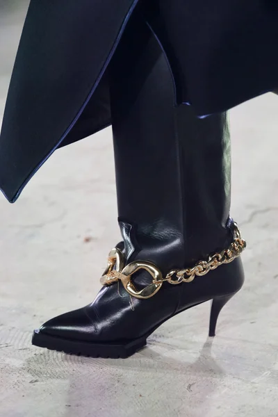 Look 99
